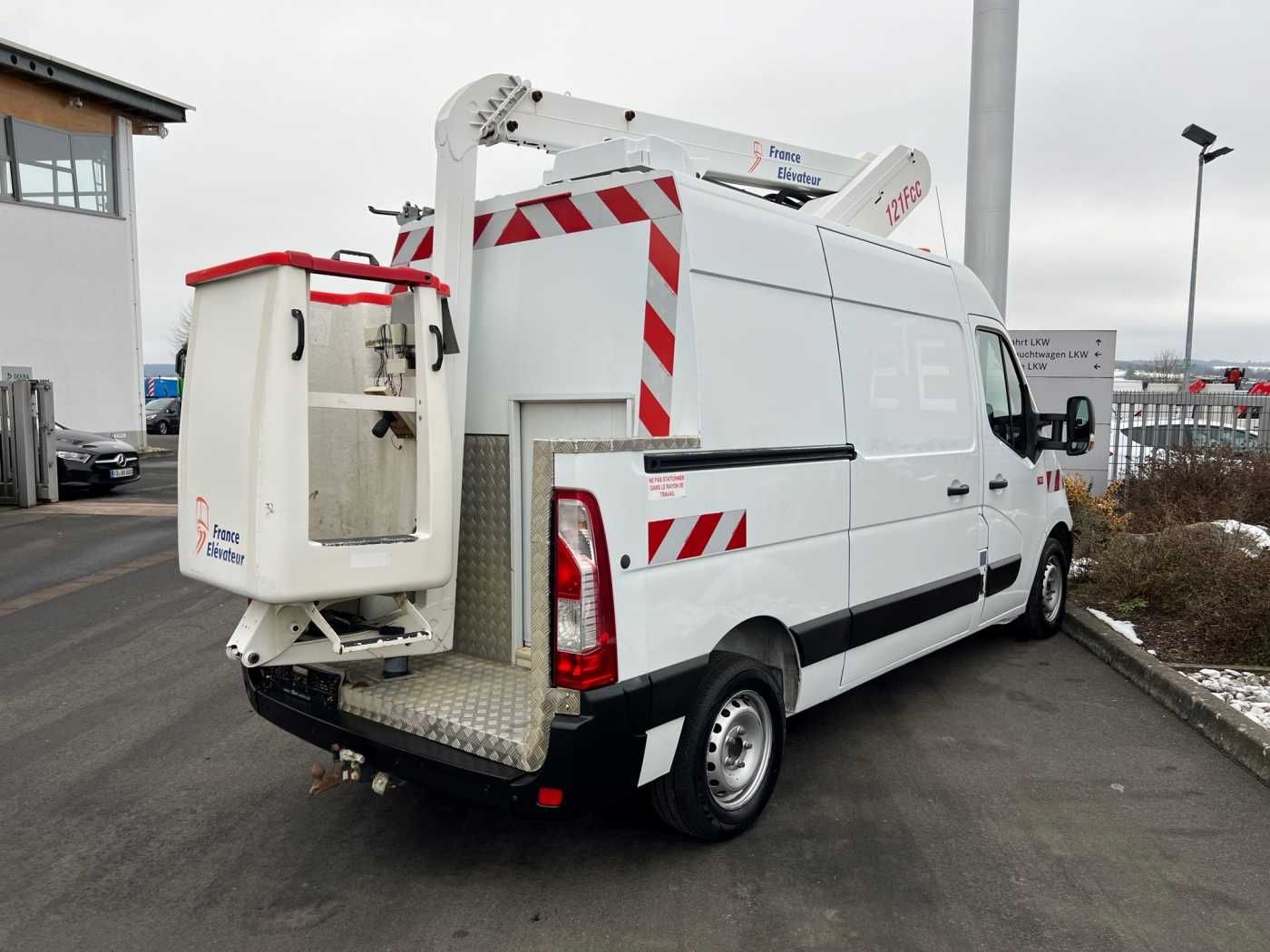 Fahrzeugabbildung Renault Master 2.3 dCi / France Elevateur 121FCC, 12,5m