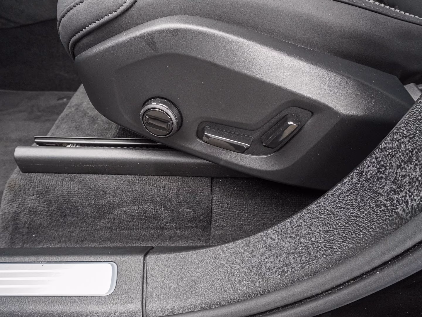 Volvo XC90 B5 B AWD Core Bright 7-SITZER 360° H&K PILO