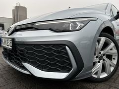Fahrzeugabbildung Volkswagen Golf VIII 1.5 GTE DSG FACELIFT PANO HuD AHK