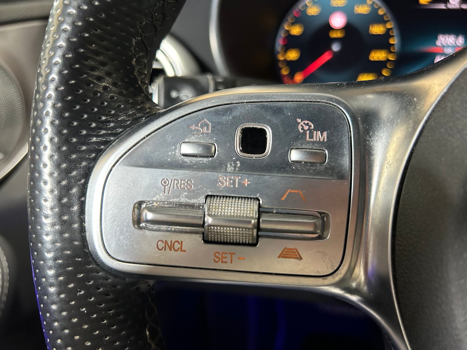 Fahrzeugabbildung Mercedes-Benz C 220 d/AMG-PAKET/PANO/ACC/360°/APPLE