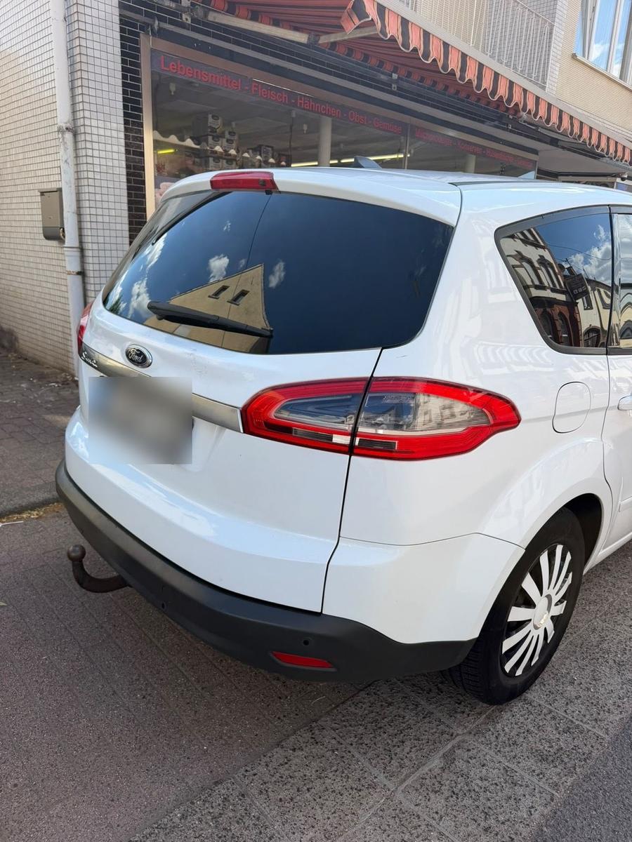 Ford S-MAX 2011 — interior
