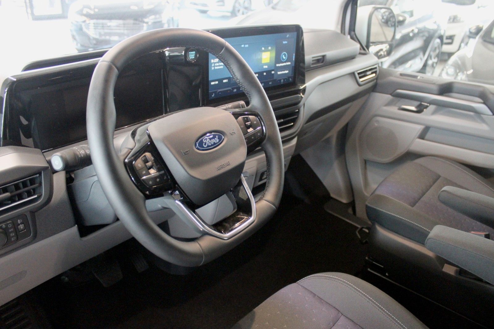 Fahrzeugabbildung Ford Tourneo Custom L2 8-Sitz Titanium Aut. LED STDHZ