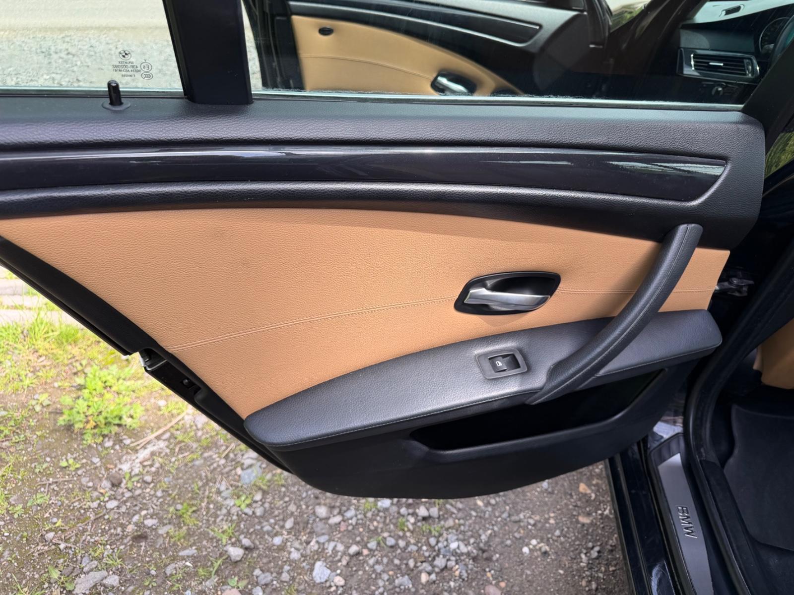 BMW 520 2010 — photo 8