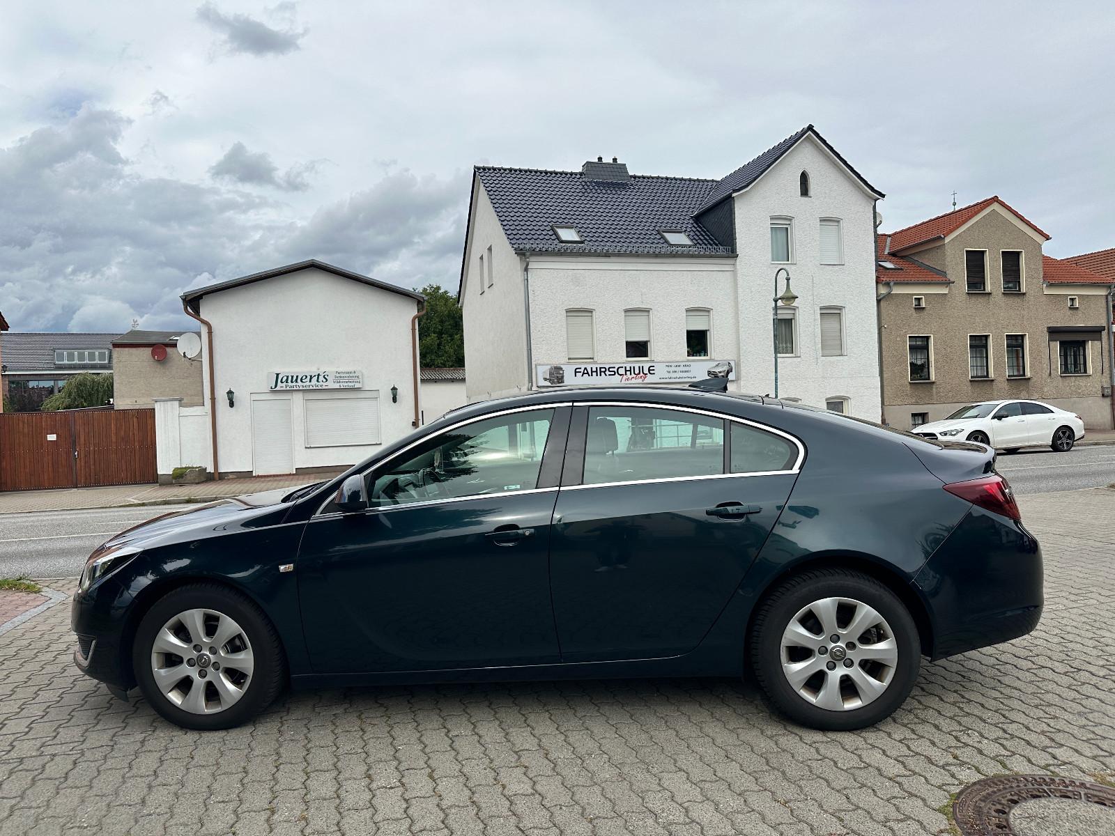 Opel Insignia XENON + KLIMAAUTO + BEH-LENKRAD + PDC