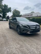 Mercedes-Benz Mercedes Benz GLA 220 - Mercedes-Benz GLA 220 aus 2015