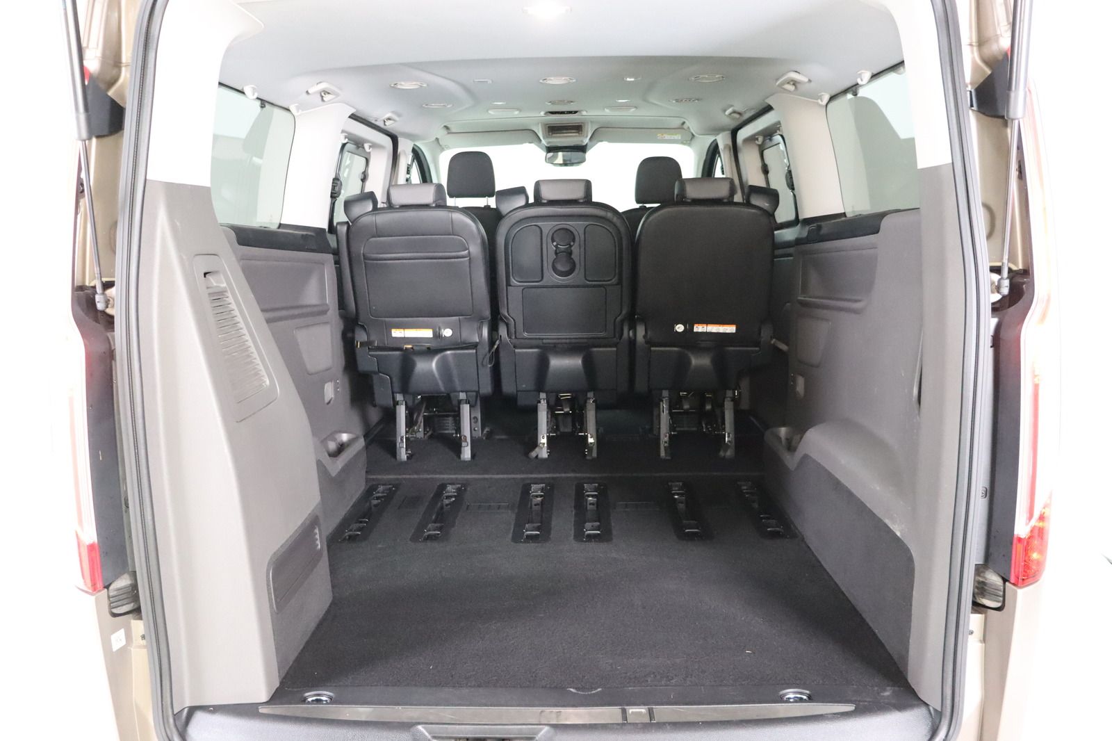 Fahrzeugabbildung Ford Tourneo Custom 2.0 L2 Lang Titanium Black Series