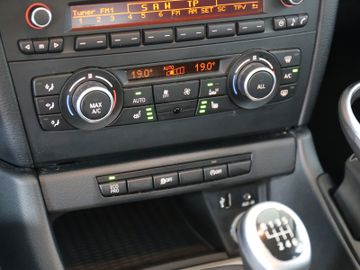 BMW X1 sDrive 20d XENON KLIMAAUTOMATIK PDC AHK