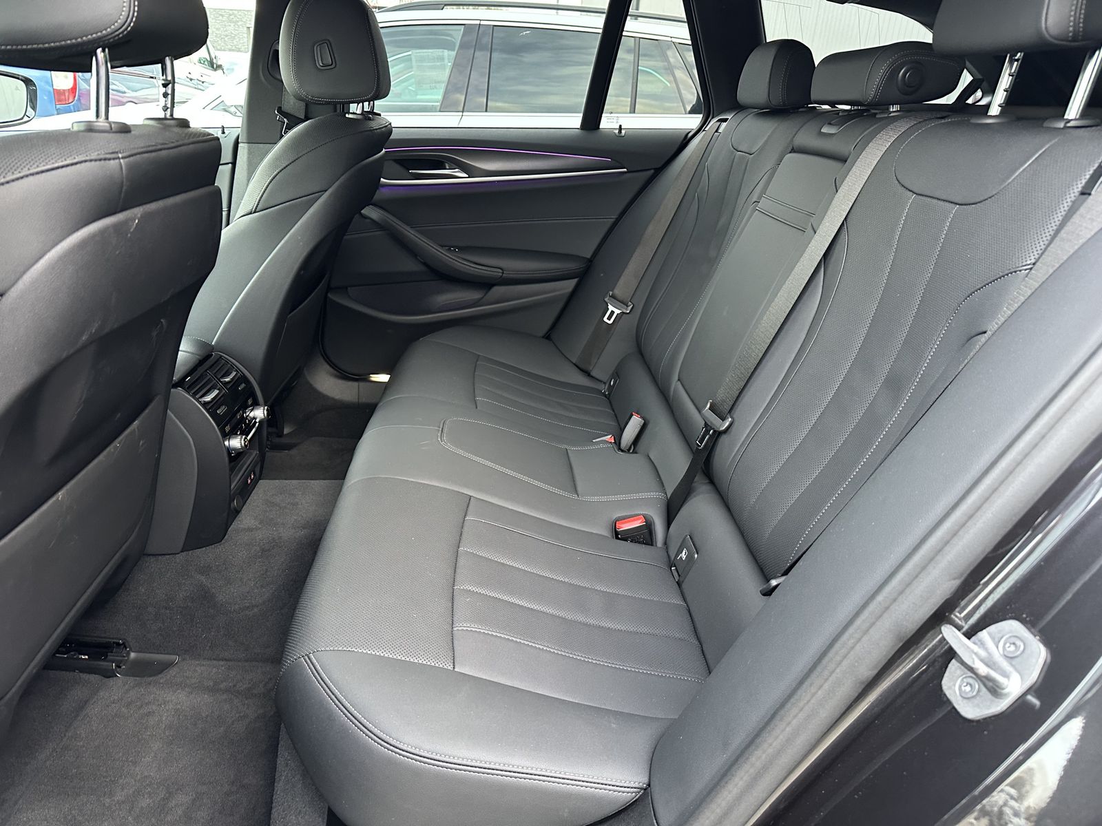 Fahrzeugabbildung BMW 530e Touring M-Sport NAV+LED+ACC+AHK+HEAD-UP+KAM