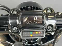 HARLEY DAVIDSON Softail Breakout 107 mit JEKILL & HYDE KLAPPE
