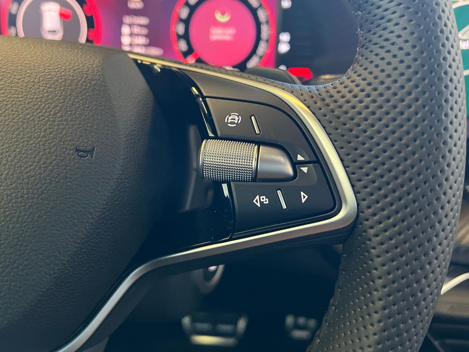 Fahrzeugabbildung SKODA Octavia Combi IV Sportline 2.0 TDI DSG *AHK, LED
