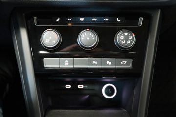 Volkswagen Touran 2.0 DSG R-Line 7-Sitze AHK Kamera