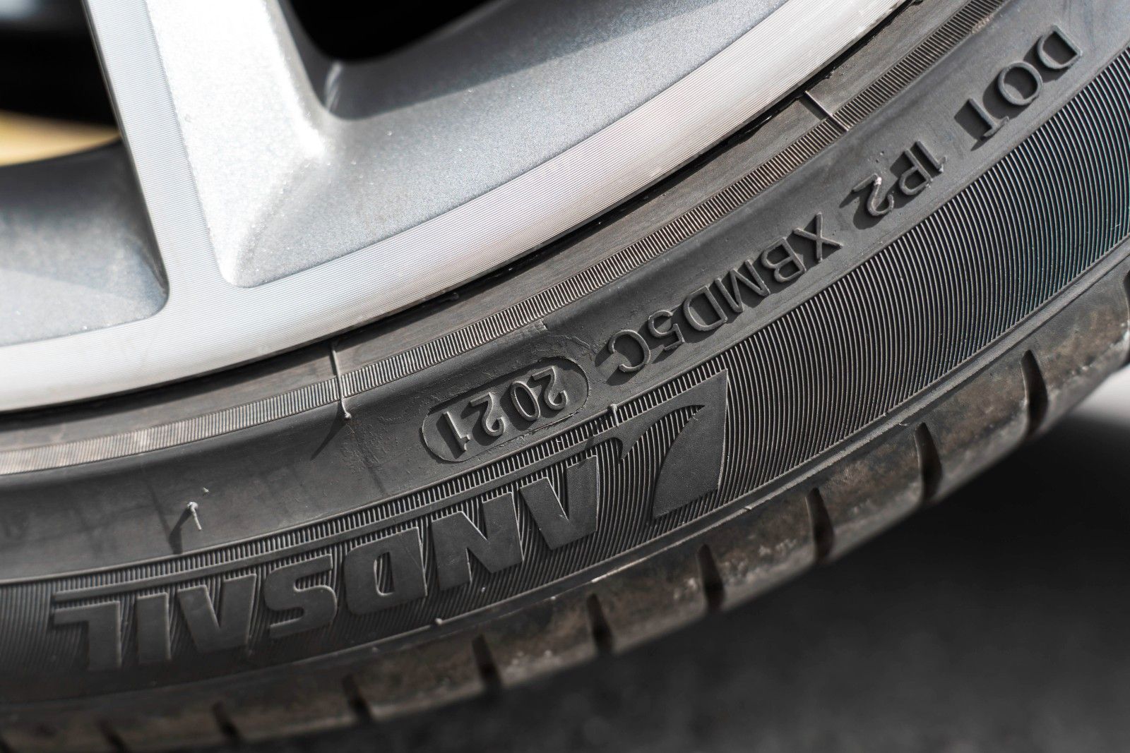 Fahrzeugabbildung Mercedes-Benz SLC 300 AMG Roadster H&K TOTW LED KAM NAV