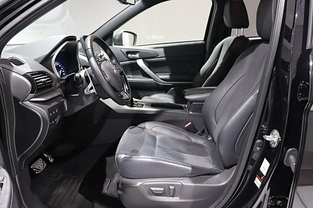 Eclipse Cross Plus SELECT Black Hybrid 4WD KAMER