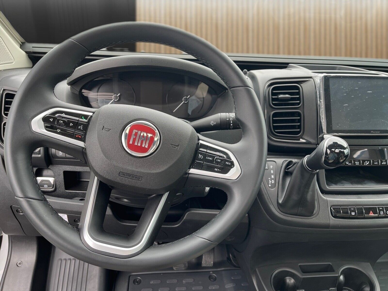 Fahrzeugabbildung Eura Mobil Van V 635 EB Fahrassistenzpaket, Skyroof, RFK