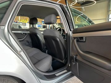 Audi A4 Lim. *TEMPOMAT*KLIMAAUTOMATIK*SitzHZ*