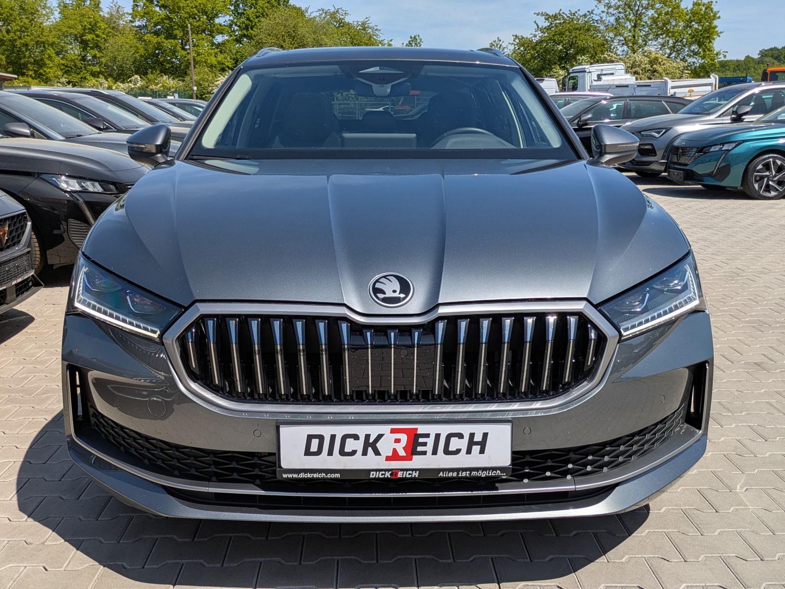 Fahrzeugabbildung SKODA Superb 2.0 TDI 4x4 Selection MATRIX*AHK*PANO*19"