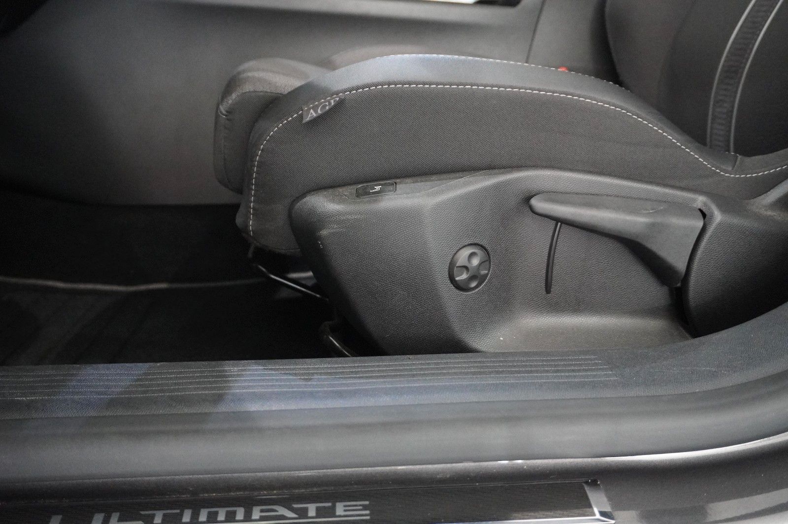 Fahrzeugabbildung Opel Astra L Lim. 1.6 HYBRID ULTIMATE NAVI/360°/PANO.