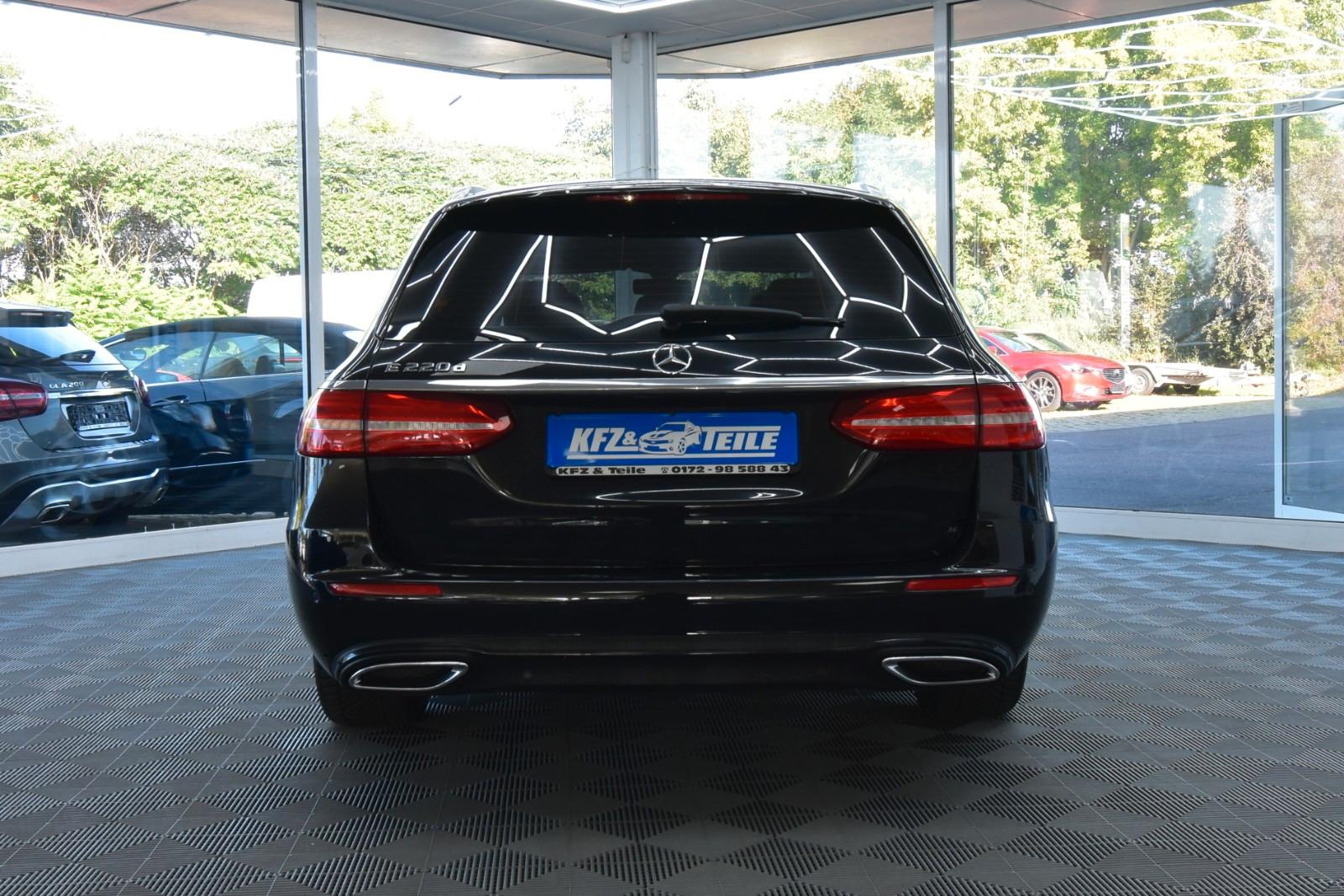 Mercedes-Benz E220d T-Modell LED SHZ RFK Glasdach Sportstyle
