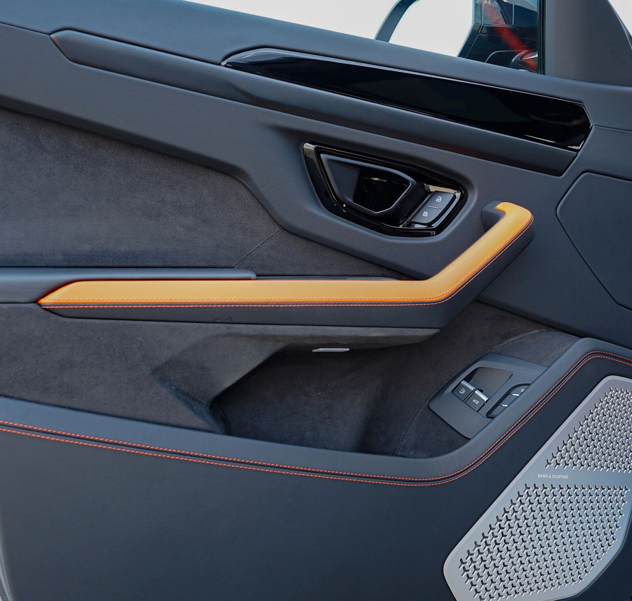 Lamborghini Urus SE Grigio Nimbus  Akrapovic  Pano.  Massage foto 18