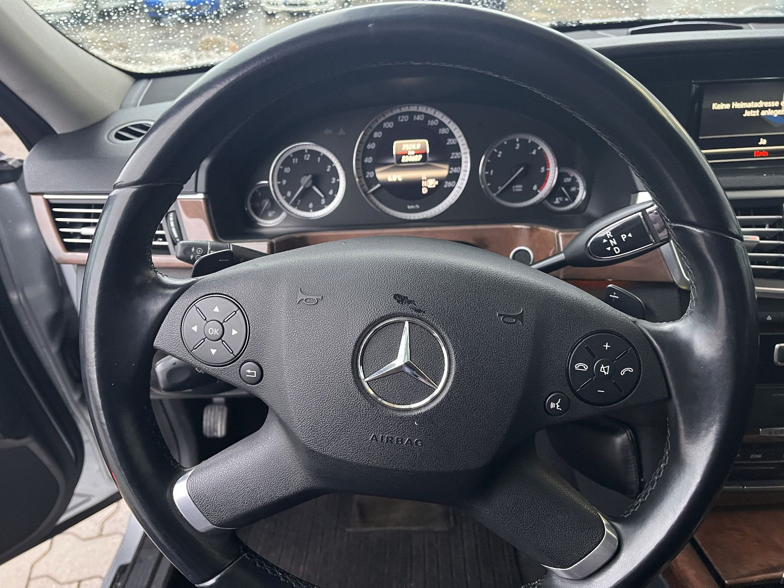 Fahrzeugabbildung Mercedes-Benz E 220 Limousine CDI BlueEfficiency Elegance