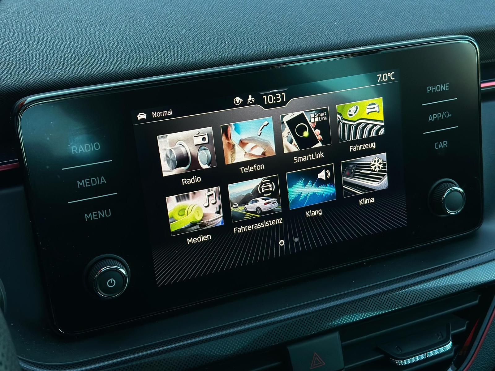 SKODA Kamiq 1.0TSI MONTE CARLO LED#ACC#SPUR#PANO#SHZ - Image 13
