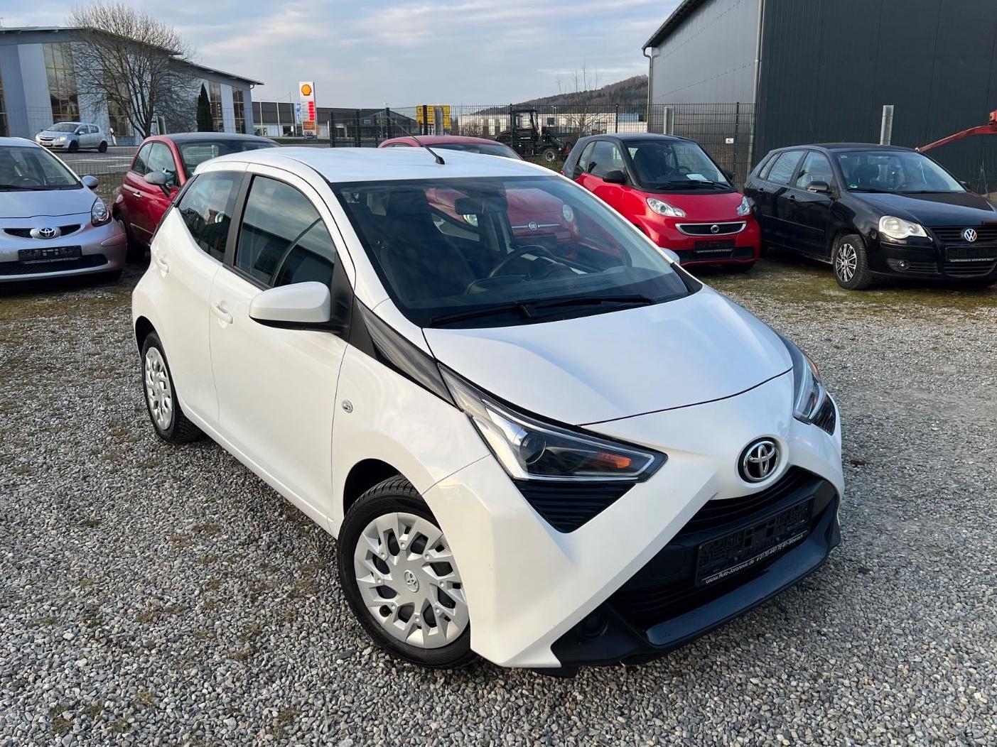 Toyota Aygo VVT-i x-play Klima NAVI Rückfahrkamera