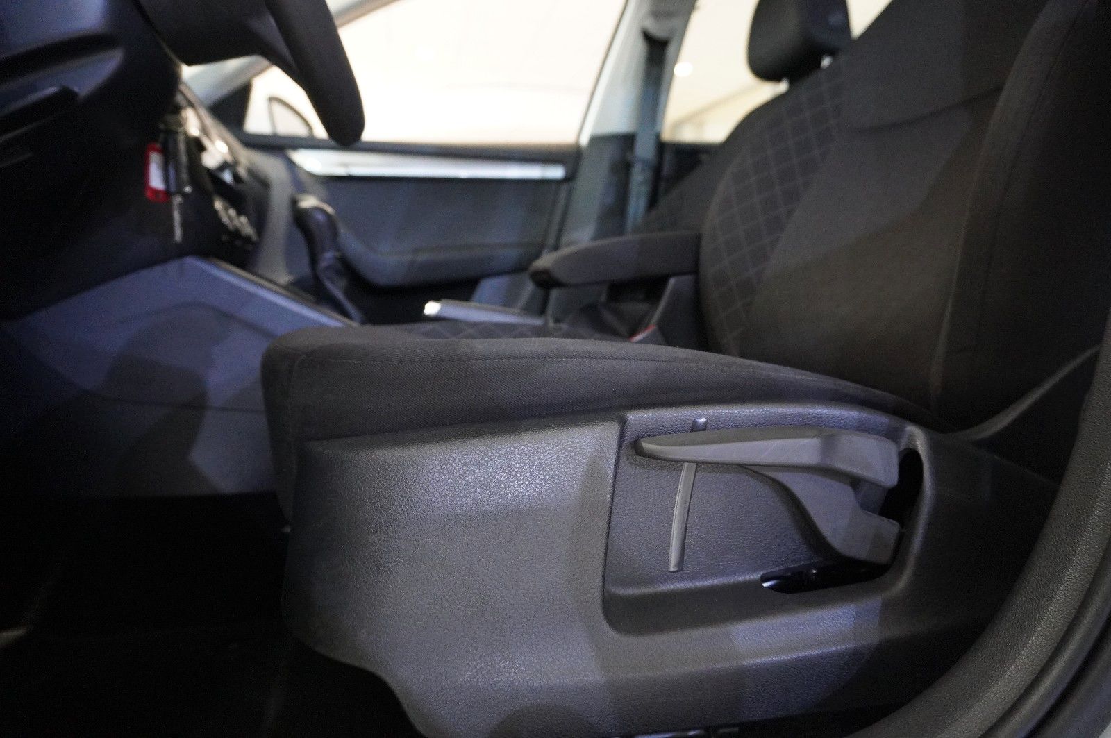 Fahrzeugabbildung SKODA Octavia COMBI 1.0 TSI ACTIVE LED/SHZ/PDC/DAB+