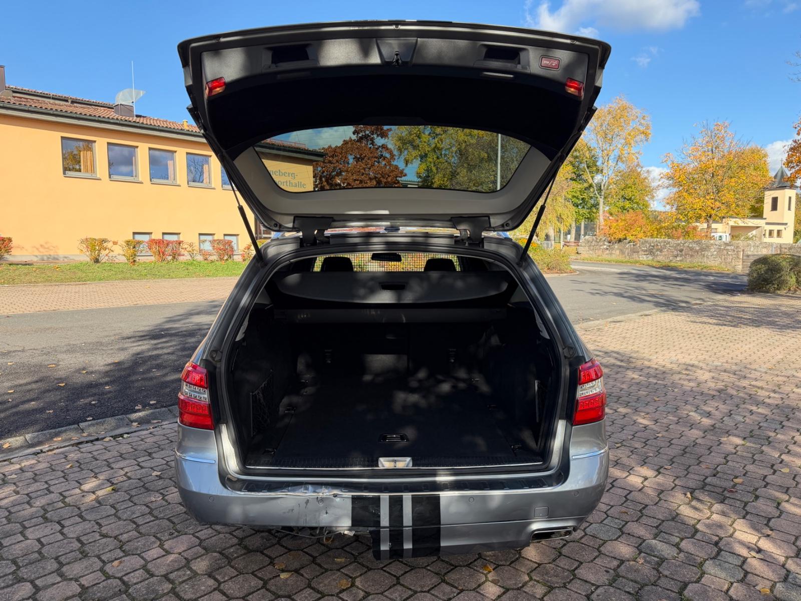 Mercedes-Benz E300 2012 — photo 15