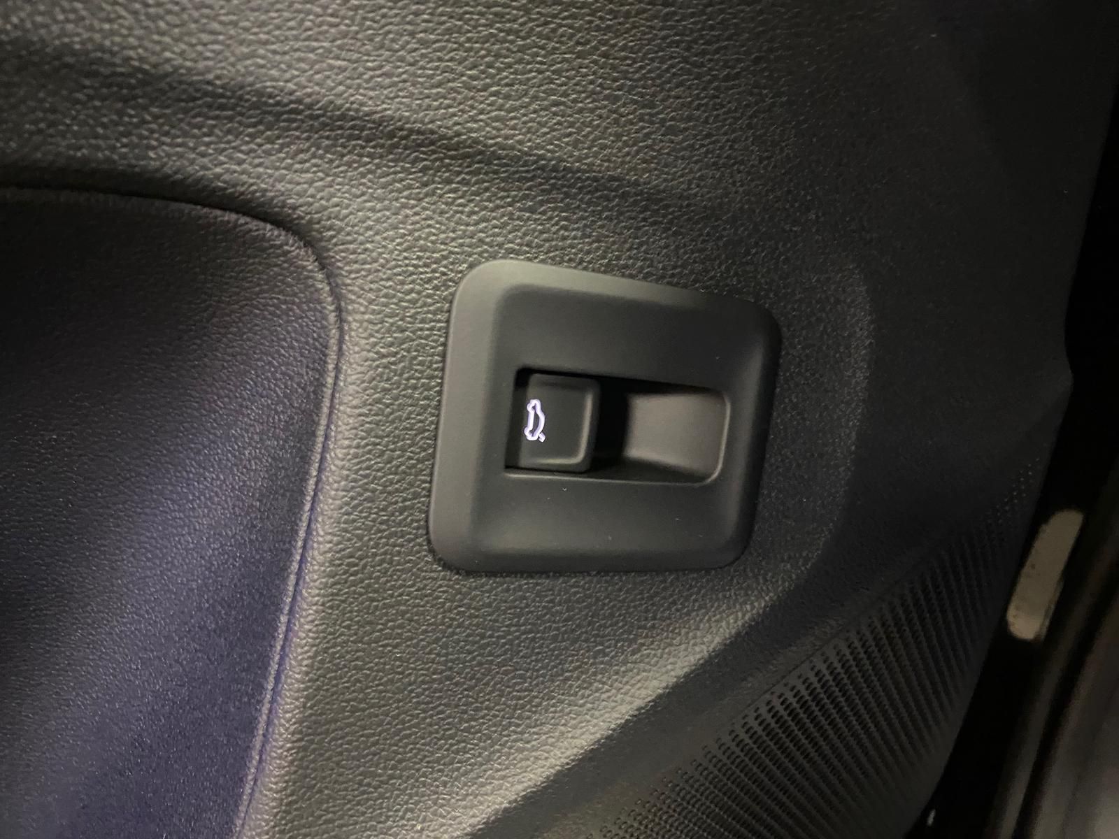 Fahrzeugabbildung Volkswagen T-Roc 1.5 eTSI R-Line NEUES MODELL AHK+ACC+KAMER