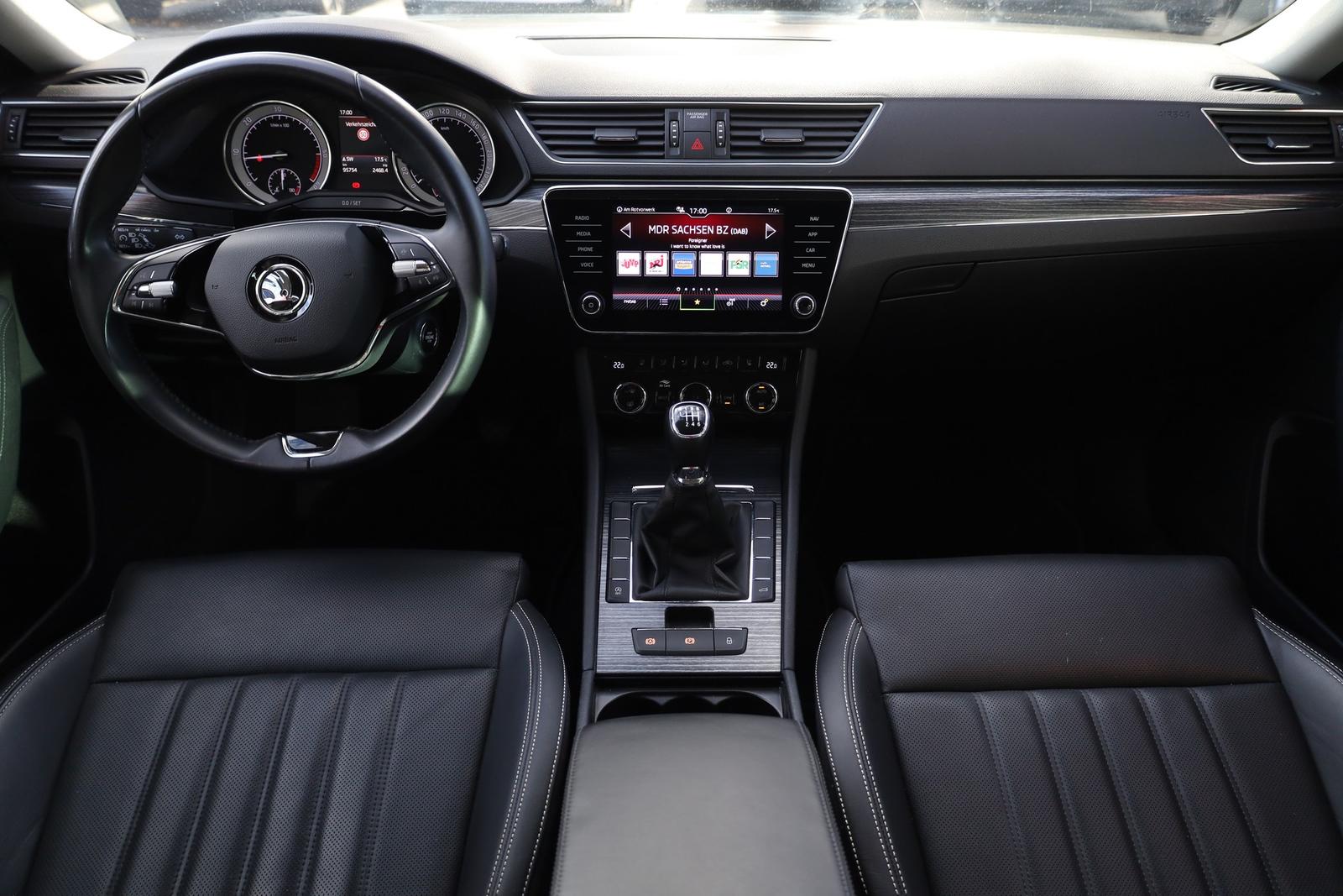 Skoda Superb Combi 2.0 TDI LED AHK Leder Navi Memory