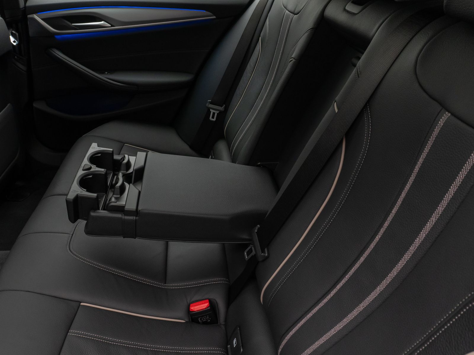 Fahrzeugabbildung BMW 530i xD Panorama Kamera Laser HUD HiFi Komfort