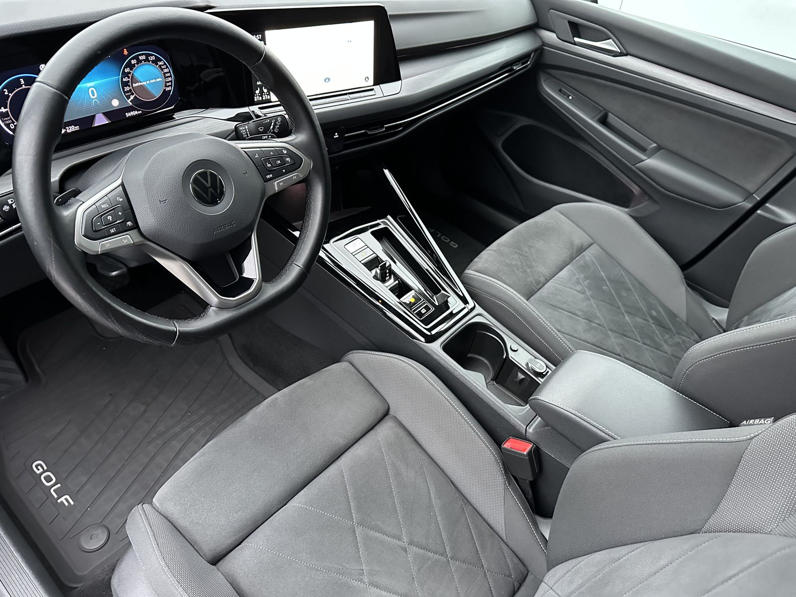 Fahrzeugabbildung Volkswagen Golf Variant 2.0 TDI DSG Style NAV+LED+AHK+VCOCK