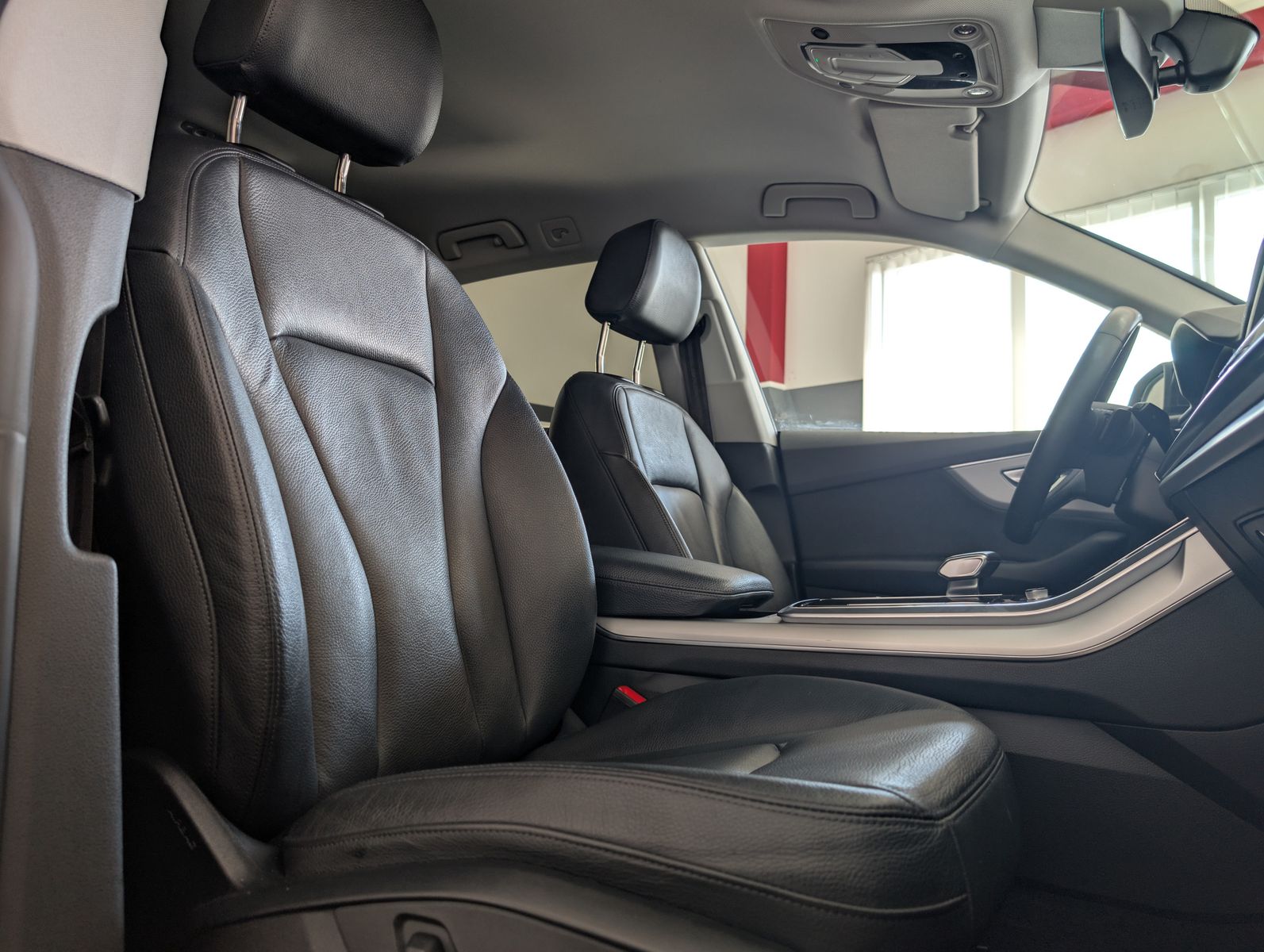 Fahrzeugabbildung Audi Q8 45 TDI Quattro S-line HD-MATRIX AHK LUFT 21"