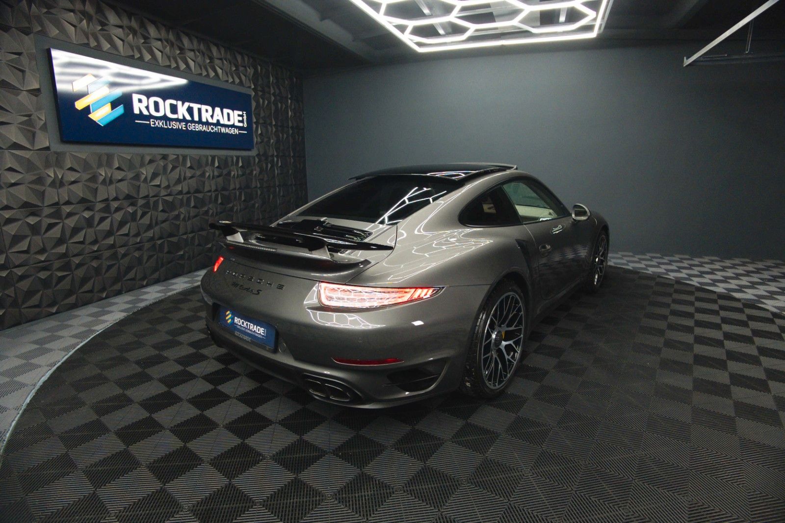 Fahrzeugabbildung Porsche 991 911 Turbo S Coupe Chrono+ | Ceramic | Carbon