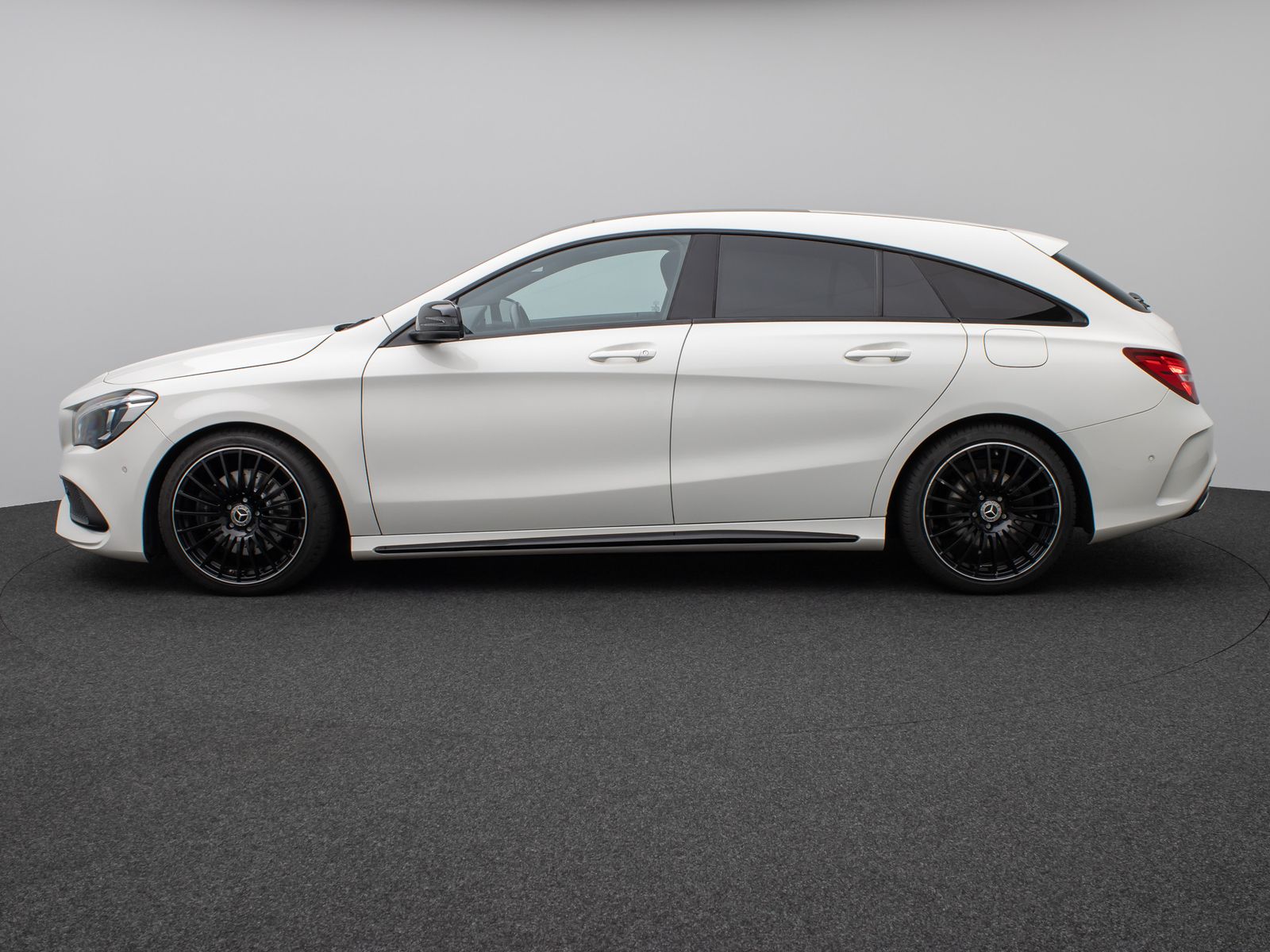 Fahrzeugabbildung Mercedes-Benz CLA 220 Shooting Brake /d 4Matic AMG Pano Standh