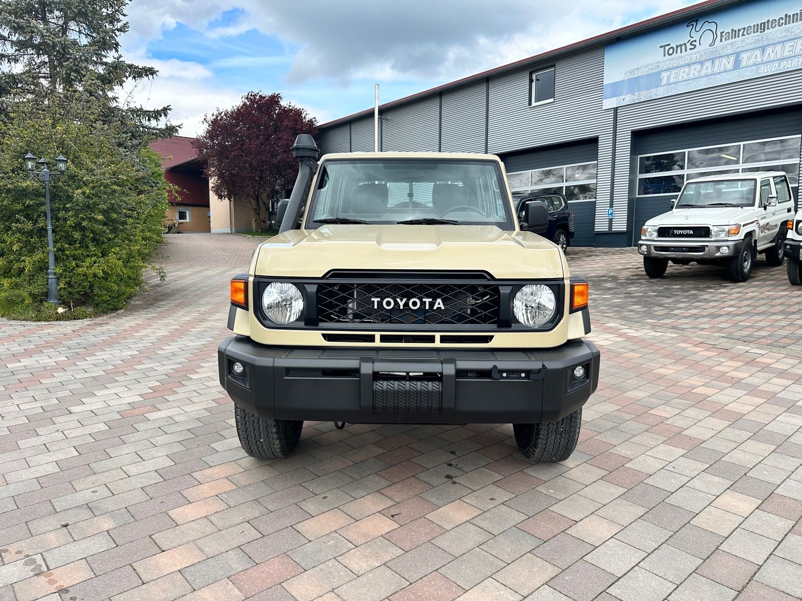 Toyota Land Cruiser GRJ79DC VX LIM Automatik Facelift imagem 2