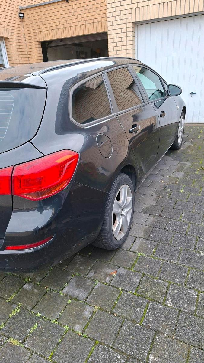 Opel Astra 2011 — engine 165 HP (121kW)