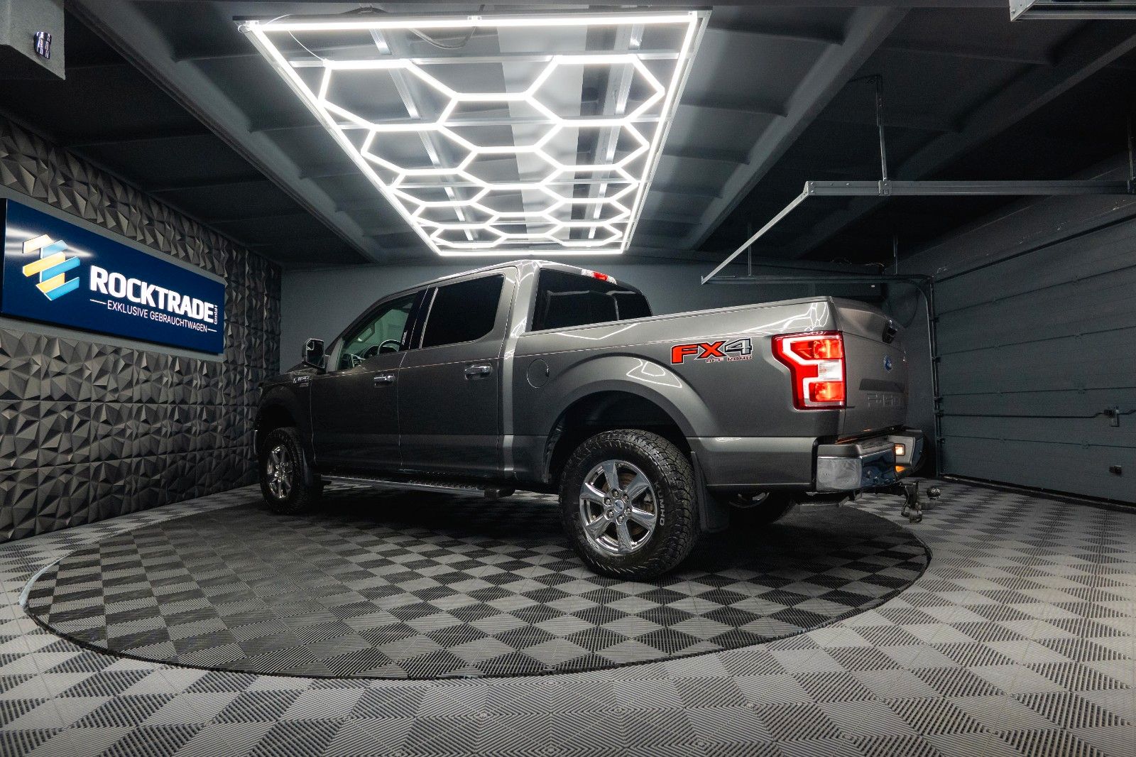 Fahrzeugabbildung Ford F150 5.0L V8 4x4 Offroad XLT SupCrew Unfallfrei