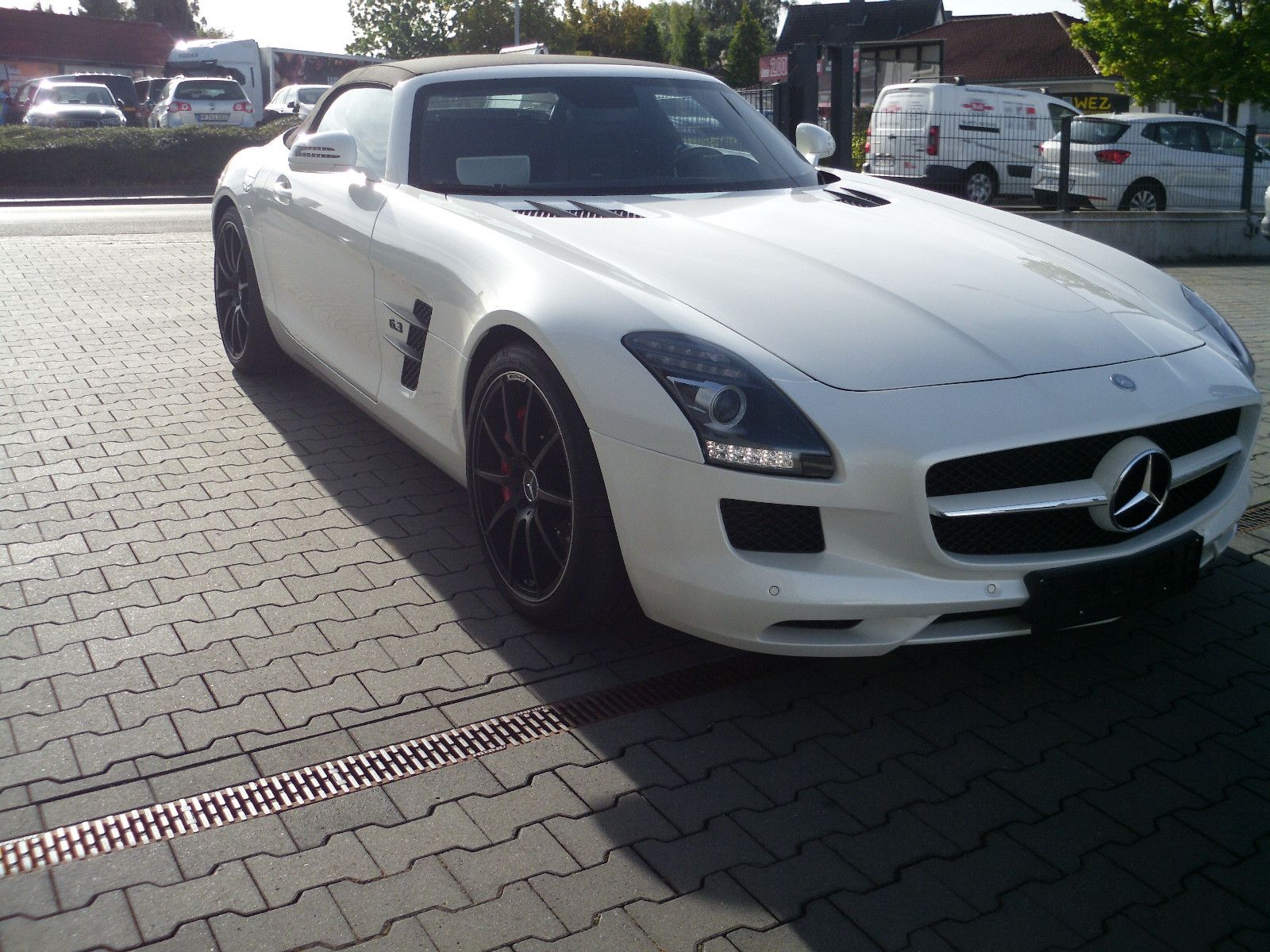 Fahrzeugabbildung Mercedes-Benz SLS AMG Roadster/Bang & Olufsen/Airscarf/Kamera