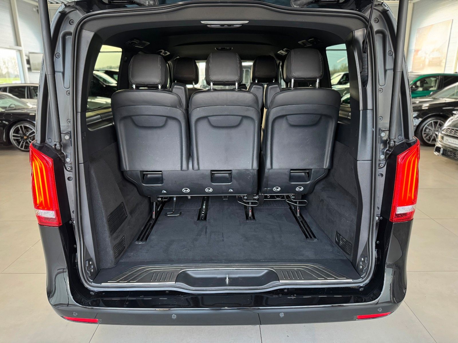 Fahrzeugabbildung Mercedes-Benz V 300d Avantgarde Edition lang "Agility Control"