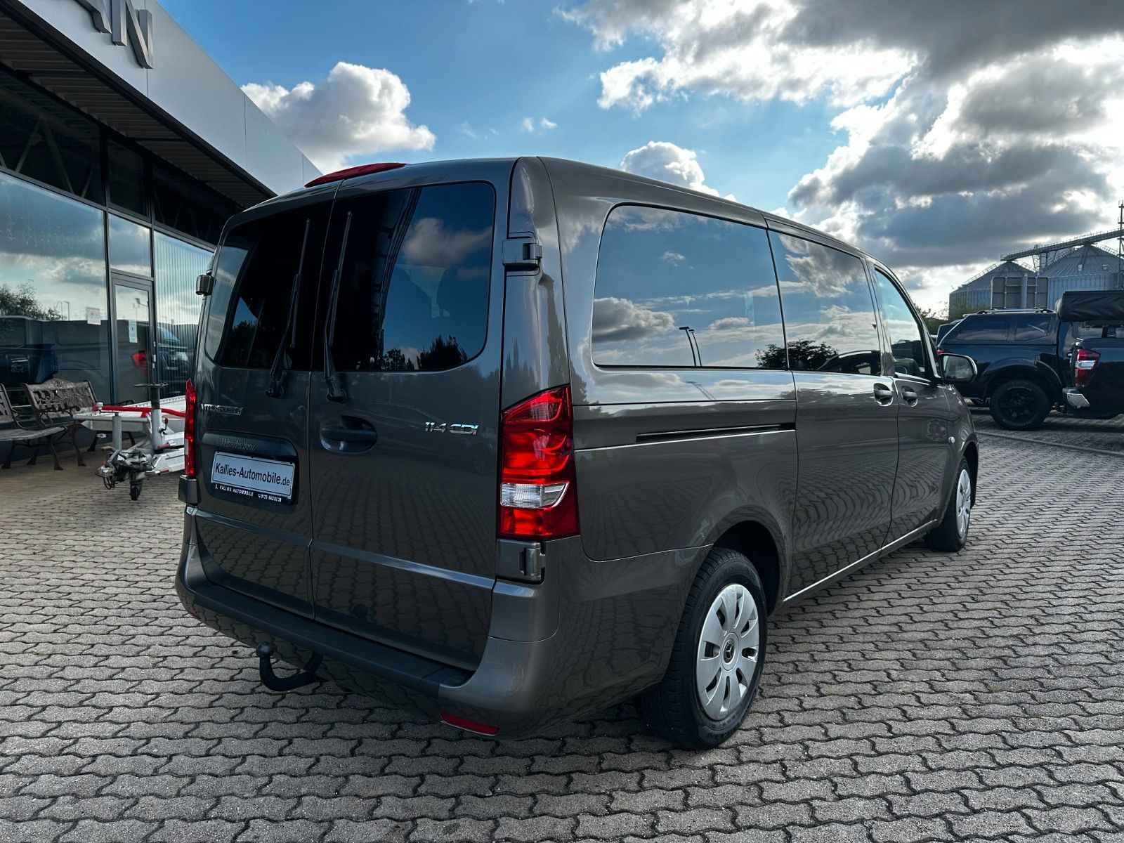 Fahrzeugabbildung Mercedes-Benz Vito Tourer 114/116/119 CDI, zwei Schiebtüren