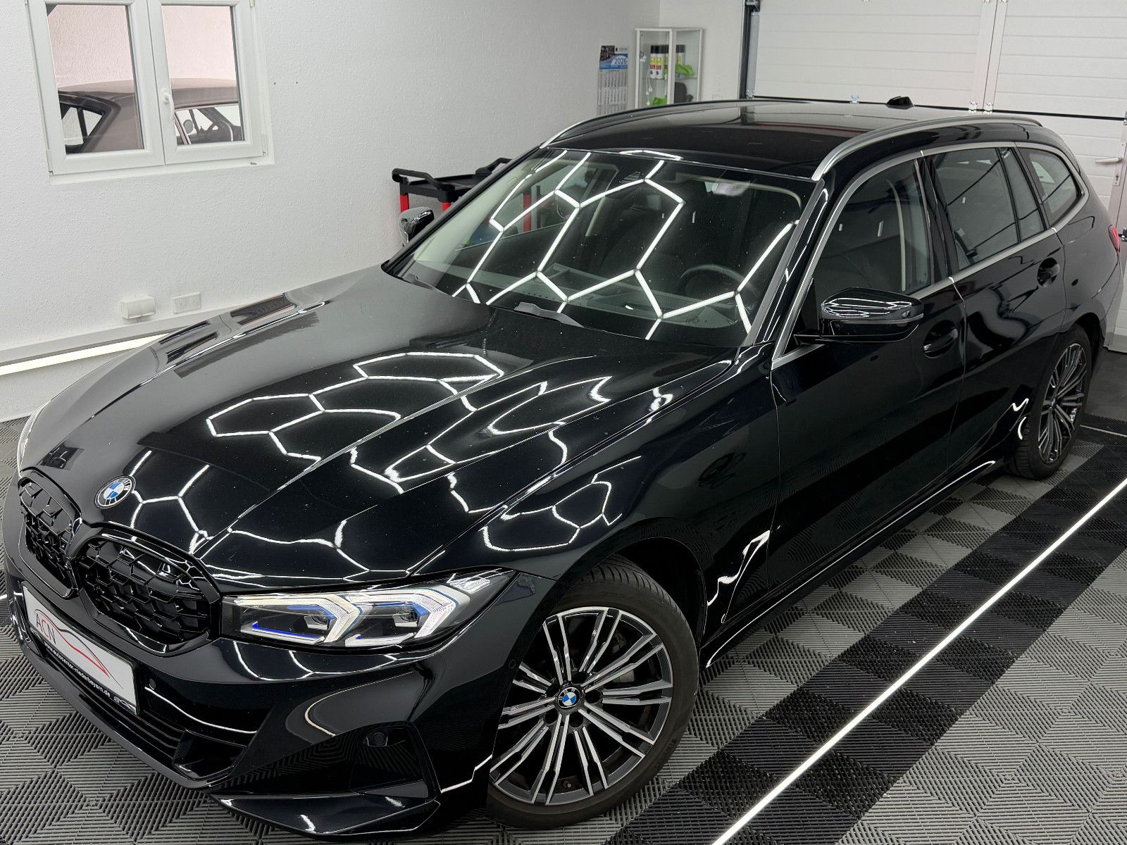 Fahrzeugabbildung BMW 330 d xDrive Touring/LED/CURVED/HuD/AHK/FACELIFT