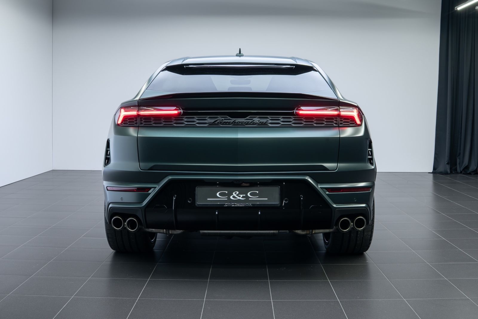 Fahrzeugabbildung Lamborghini Urus SE AKRAPOVIC/CARBON/PANO/B&O/FULL PPF