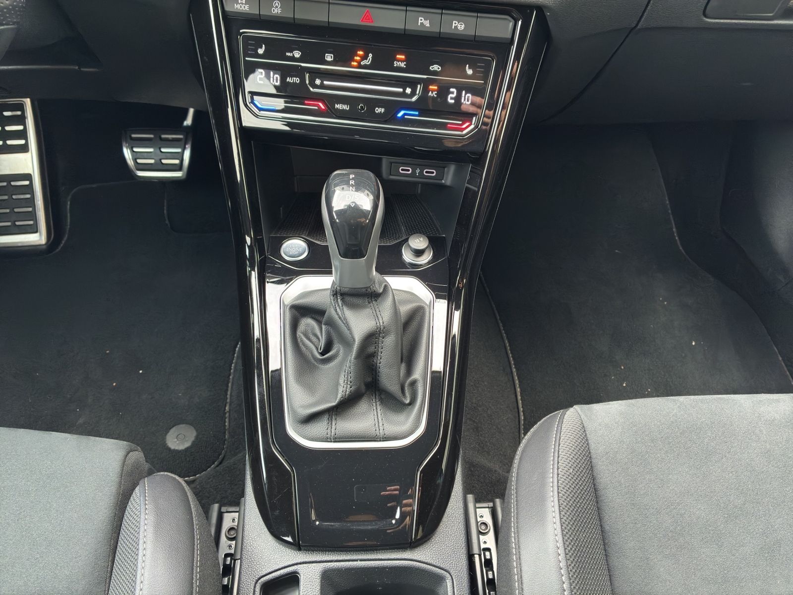 T-Roc 1.5 TSI DSG R-LINE *AHK*MATRIX*BEATS*