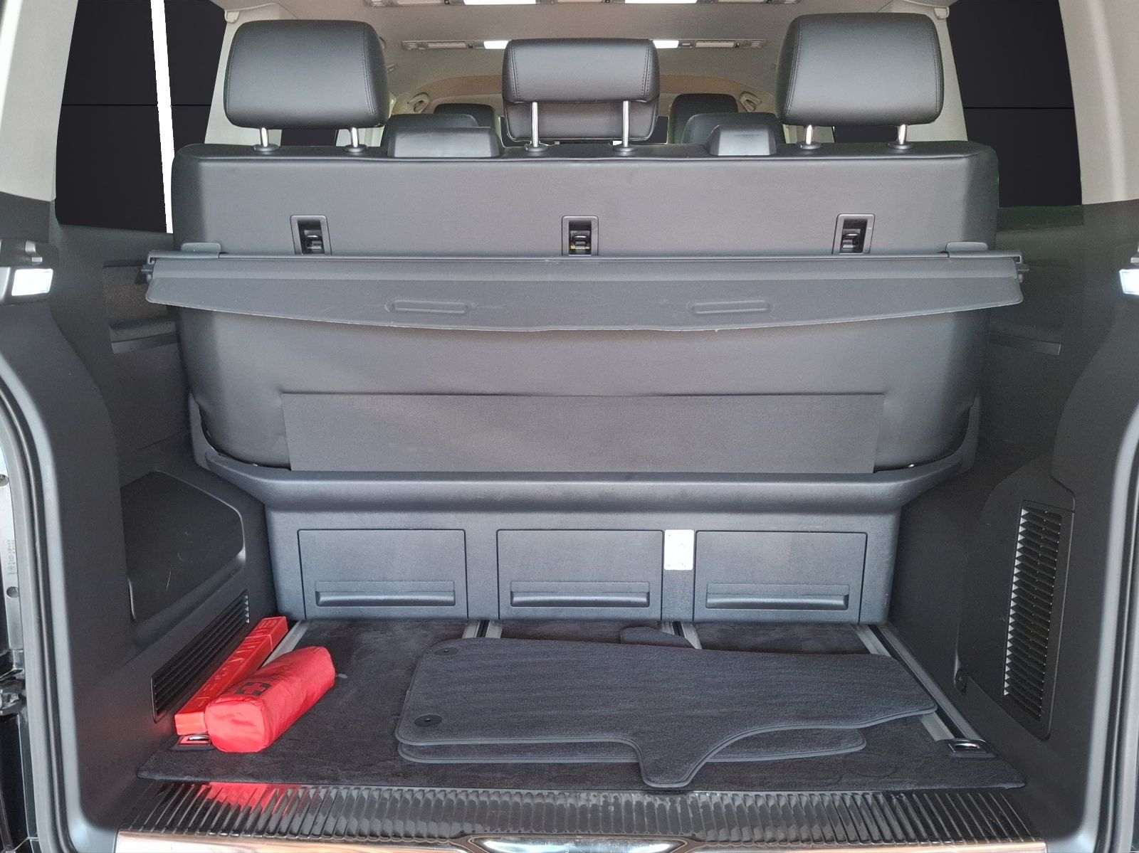 Fahrzeugabbildung Volkswagen T6 Multivan T6.1 TDI Generation-Six DSG LED AHK