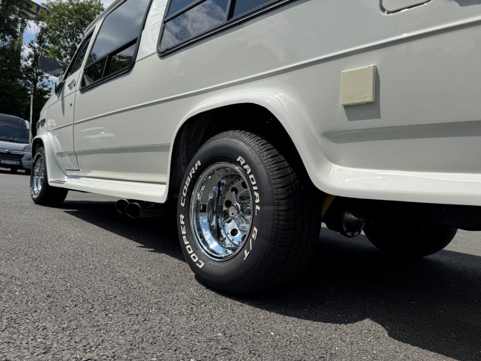 Fahrzeugabbildung Chevrolet Chevy Van G20 5.7 V8 Tiara komplett gemacht