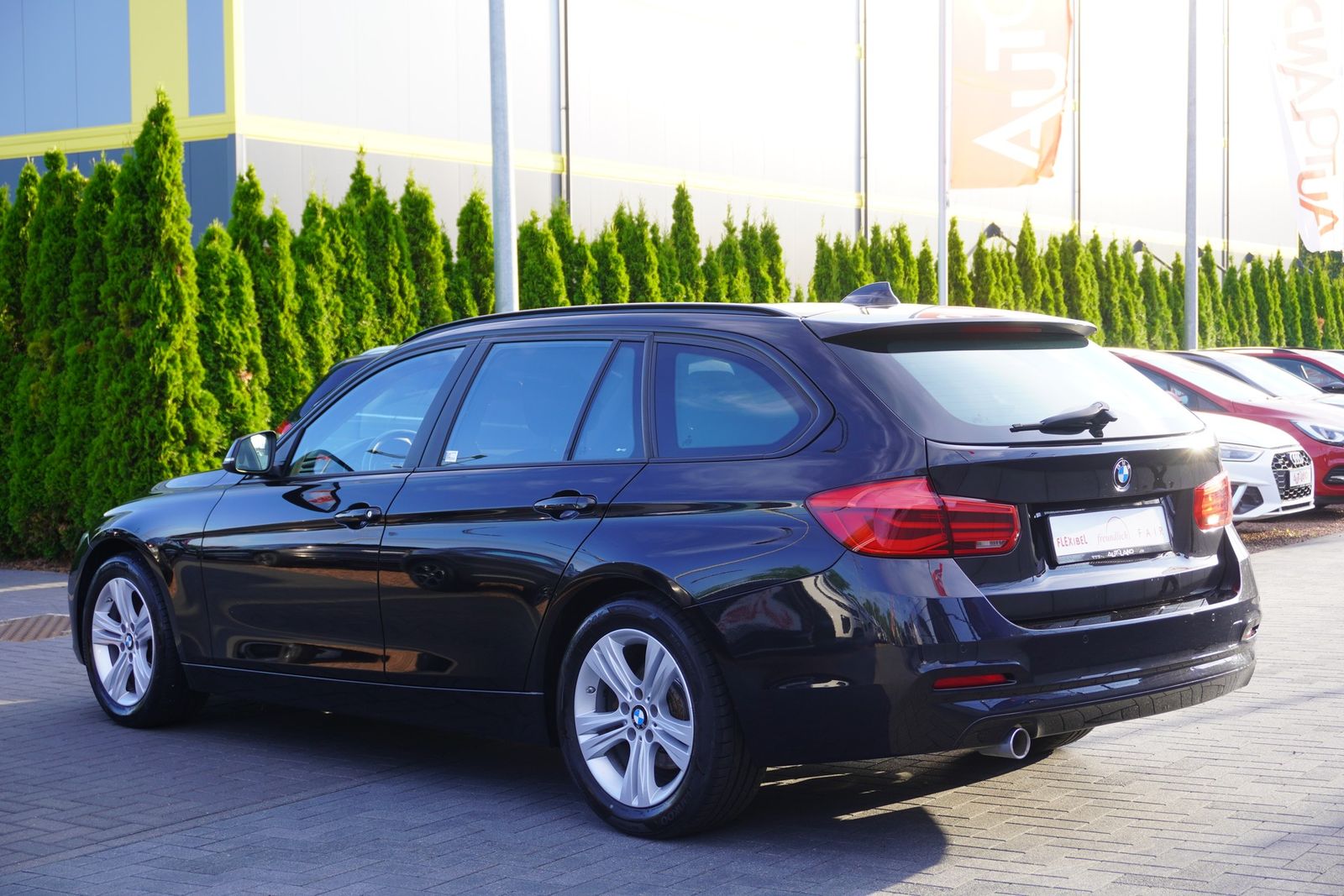 BMW 318i Advantage LED Navi AHK Tempomat Schiebedach foto 3
