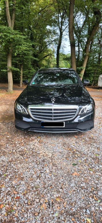 Image of Mercedes-Benz E 200