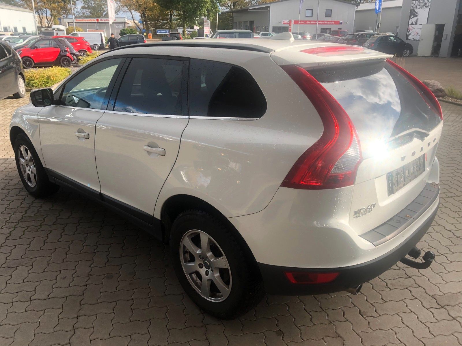 Fahrzeugabbildung Volvo XC60 Momentum AWD Frontschaden