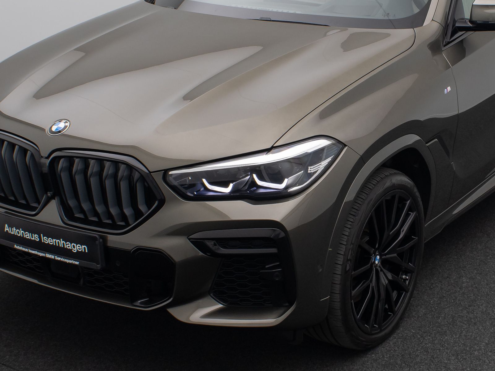 Fahrzeugabbildung BMW X6 xD40d M Sport 360° HUD H/K 22Zoll Individual